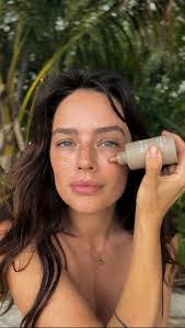 Mary Smigiel's Instagram, Twitter & Facebook