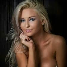 Kendra Singleton's Instagram, Twitter & Facebook