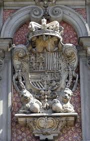 Resultado de imagen de escudo españa en plaza mayor madrid