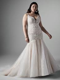 Welchen stil soll das kleid haben, schleier, schleppe, spitze oder doch viel tüll für das perfekte hochzeitskleid? Brautkleider Fur Kurvige Frauen