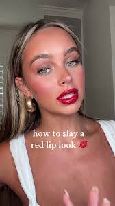 Veronica Tis's Instagram, Twitter & Facebook