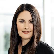 Jennifer Craddock's Instagram, Twitter & Facebook