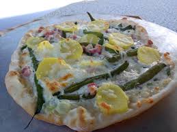 Der pizzastein weber mag zwar zum backen von pizza entwickelt worden sein, doch eigentlich ist er ein echtes allroundtalent. Meine Erste Pizza Im Neuen Weber Spirit 320 Gbs Grillforum Und Bbq Www Grillsportverein De