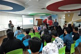 Presentasi adalah suatu kegiatan memaparkan informasi dihadapan audiens, berikut ini tujuan, manfaat, jenis, dan tekniknya. Belajar Kehumasan Hilir Migas Di Indonesia Kompasiana Com