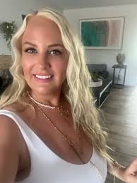 Good morning to the most beautiful girl. I wish you a happy day. I wish we  could be friends and talk to each other. I need a friend.