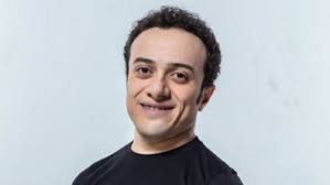 Birçok tiyatro oyununda rol alan batuhan soyaslan, 2012 yılında gözyaşı hırsızları isimli bir kitap çıkardı. Cok Guzel Hareketler Bunlar 2 Oyunculari Kimler Iste Bkm Mutfak 2 Kusak