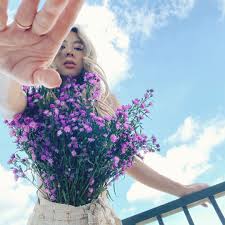 See more of gambar bunga cantik on facebook. Jennifer Bachdim Pemotretan Topless Ditutupi Bunga Ungu Cantik Dan Kreatif Banget Kapanlagi Com