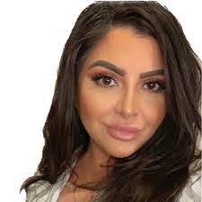 Maria Lobosco's Instagram, Twitter & Facebook