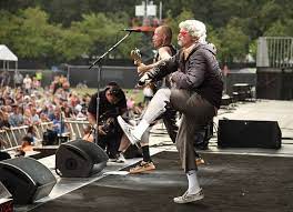 Twitter compares fred durst's new look to everything from undercover boss to beastie boys' 'sabotage' video celebrity by toofab staff | 8/1/2021 9:20 am pt instagram Ey2htajnmmjjfm