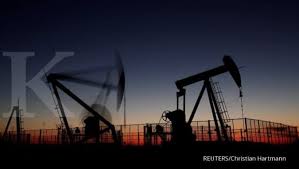 Harga minyak dunia pekan sebelumnya untuk jenis brent berada di level usd 40,41 per barel, dan jenis west texas intermediate (wti) sebesar usd sebelumnya, pelemahan harga minyak mentah dunia ini telah terjadi selama sepekan. Kontak Perkasa Futures Harga Minyak Mentah Dunia Turun Pada Perdagangan Kamis Pagi 17 12 Bergerak Turun Lantaran Produksi Shale Gas Dunia Minyak Arab Saudi