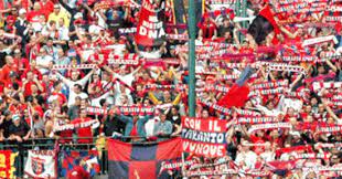 Settembre, ritorno in classe con mascherine, tamponi e vaccini. Gli Ultras Del Taranto Donano Le Mascherine