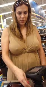 Fotógrafo Voyeur: Super Sexy Milf Marcando Pezones - Poringa!