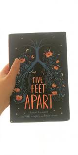 Five feet apart represented justin baldoni's directorial debut as he orchestrated a film about two cystic fibrosis patients who fall in love. Five Feet Apart The Touching Story Of Our Time The Talon