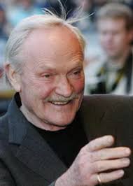 Джулиан Гловер