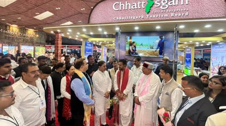 ट्रैवल एंड टूरिज्म फेयर कोलकाता-2026 में छत्तीसगढ़ पर्यटन का दमदार प्रदर्शन, नक्सल मुक्त बस्तर को पर्यटन हब बनाने की तैयारी