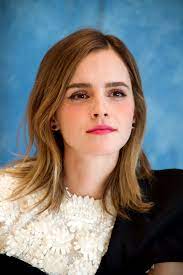 As a child artist, she rose to prominence after landing her first professional acting role as hermione granger in the harry potter film series, having acted only in school plays previously. Gesichtspflege Uber 30 Emma Watsons Effektive Und Nachhaltige Beauty Routine Vogue Germany