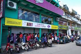 Download free pusat pakaian hari hari vector logo and icons in ai, eps, cdr, svg, png formats. Meriah Hari Hari Pusat Pakaian Hari Hari Sdn Bhd Facebook