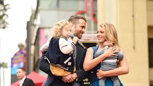 Maybe you know about blake lively very well but do you know how old and tall is she, and what is her net worth in 2021? Nach Drittem Kind Blake Lively Passte In Keine Sachen Mehr Promiflash De