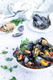 Steamed Mussels With White Wine Garlic And Tomato Broth Pina Bresciani Recipe Steamed Mussels Seafood Recipes Italian Seafood Recipes