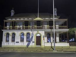 Former Cbc Bank Cootamundra Nsw Built 1887 See Below In 2020 Building National Australia Bank House Styles