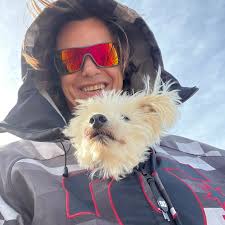 Lining up to grab our pizzas 🍕 📍 Pineapple 🍍 Chapel  @themauipineapplechapel