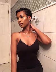 Bonsoir pensez vous qu'avec des cheveux défrisés je peux adopter une coupe très courte sans soucis ? Facebook