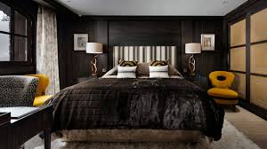 المخمل روح الشتاء لديكور بيت مفعم بالدفء