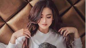 Umur 23 tahun atau yang biasa dikenal dengan citra. Biodata Citra Monica Yang Dinikahi Ifan Seventeen Hari Ini Awalnya Hanya Diberi Setengah Hati Surya