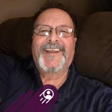 Don't forget: QUEST FOR THE CHEST is LIVE in Texas HoldEm Poker! 😎 Team up  with other players to move around the board; in the process you'll earn  spins that can net