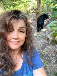 A black bear sighting has caused some scares in a New Jersey neighborhood.  bit.ly/4eNrKTJ