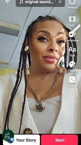 Daphne Peters's Instagram, Twitter & Facebook