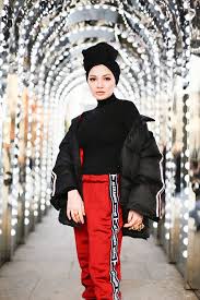 Besides acting, noor neelofa is also a savvy entrepreneur and the face of fashion firm naelofar hijab, a neelofa mohd noor. Established Models Neelofa