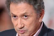 Il n'a pu contenir ses larmes. Video Les Larmes De Michel Drucker En Disant Adieu A Johnny Hallyday Gala
