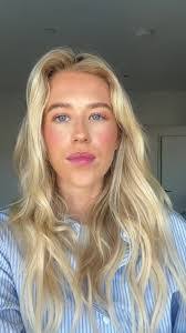 Eliza Mclaughlin's Instagram, Twitter & Facebook