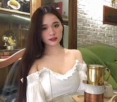 Con trai 11 tuổi, cao gần 1,7 m của anh thư tiểu long trông chững chạc và thừa hưởng nét đẹp từ bố lẫn mẹ. Sau 10 NÄƒm Ngá»c Yáº¿n Gia Ä'inh Phep Thuáº­t Lá»™t Xac Ngoáº¡n Má»¥c Thanh Má»¹ Nhan Tháº¿ Há»‡ Má»›i