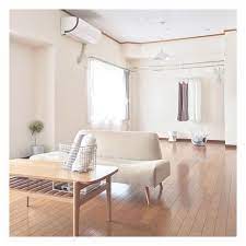 ミニマリストのクローゼットはシンプル 整え方や断捨離術など紹介 pinky ピンキ インテリア 自宅で インテリア カラー