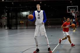 7 foot 7 high basketball player