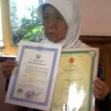 4 keputusan gugur atau tewas dari panglima tni. Sri Umijati Janda Veteran 22 Tahun Perjuangkan Uang Pensiun