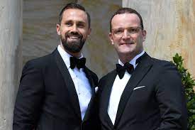Von 2005 bis 2009 war er im gesundheitsausschuss des parlaments. Jens Spahn Warum Seine Homosexualitat Eine Rolle Spielt Gq Germany