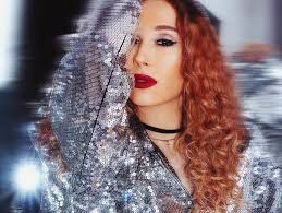 Nová tvár na slovenskej scéne: Speváčka Bibi Hall debutuje hneď dvoma  klipmi