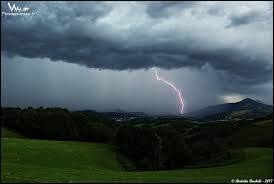 Orage Sur Saint Jean Pied De Port 64 Photolive Toutes Les Photos Meteo En Temps Reel Infoclimat
