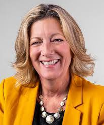 Cara Downs's Instagram, Twitter & Facebook