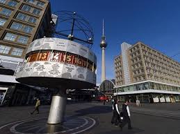 Berlin lies where the influence of the atlantic ocean fades and the climate of the continental plain begins. Alexanderplatz Berlin De