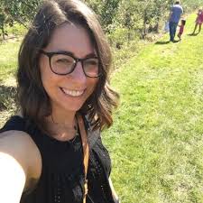 Amy Wiktor (@aisforawik)