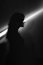 Shaping Hard Light From A Small Off Camera Flash For Dramatic Portraits Shadow Photography Dark Photography Shadow Portraits