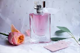 Lancome La Vie Est Belle Florale Eau De Toilette Aromatnaya Pyatnica Lancome La Vie Est Belle L Eau De Toilette Florale Zhizn Prekrasna Duhi Aromat Zhizn