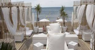 La Paillote Bambou La Grande Motte 04 67 56 73 80 Cette Paillote Vibre Au Rythme De La Brise Marine Et De Ses Talentueux D Paillote Bambou Paillote Bambou