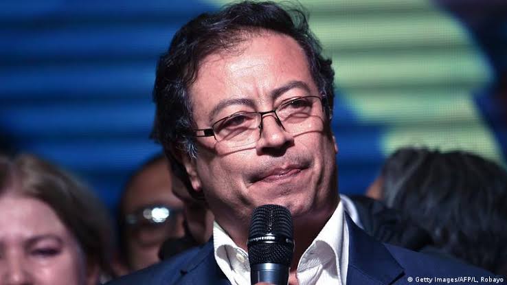 Gustavo Petro, a la cabeza en intención de voto en Colombia