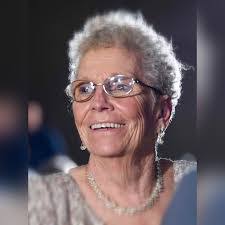 Lorie Frank's Instagram, Twitter & Facebook