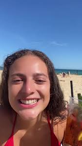 Ella Davies (@_elladavies)